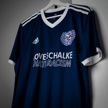 Laden Sie das Bild in den Galerie-Viewer, Vorbestellung: Trikot "Love Schalke x Hate Racism"
